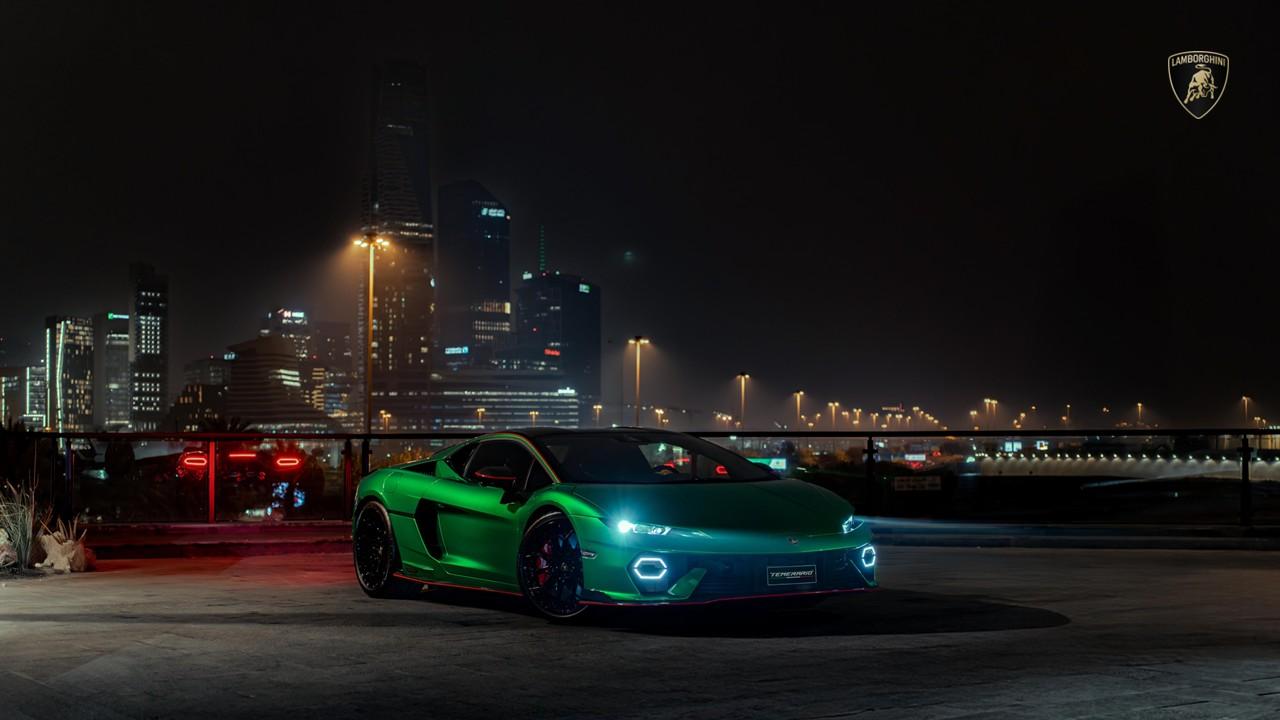 <p class="editor-paragraph" dir="ltr" style="text-align: left;"><b><strong class="editor-text-bold" style="white-space: pre-wrap;">ハイブリッド・スーパースポーツの「新基準」を、その手に。</strong></b><br><span style="white-space: pre-wrap;">Lamborghiniの次世代を担う待望のモデル「Temerario(テメラリオ)」は、Lamborghini Shibaにてオーダー受付中です。</span><br><br><span style="white-space: pre-wrap;">Huracánの魂を受け継ぎながら、全く新しい次元へと進化した「Temerario」。 </span><br><span style="white-space: pre-wrap;">10,000rpmまで突き抜ける新開発V8ツインターボエンジンと、3基の電気モーターが織りなす最高出力920HPの咆哮。</span><br><span style="white-space: pre-wrap;">それは、これまでのスーパースポーツの常識を覆す、官能的かつ知的なドライビング体験です。</span><br><br><span style="white-space: pre-wrap;">Lamborghini Shibaでは、この最新鋭のHPEV(ハイパフォーマンスEV)をご体感いただける試乗車のご用意がございます。</span><br><span style="white-space: pre-wrap;">「革新のテクノロジー」と「純粋なエモーション」。 この二つが融合した未知のドライビング体験を、Lamborghini Shibaでご体感ください。</span><br><br><span style="white-space: pre-wrap;">是非この機会をお見逃しなく。</span><br><br><span style="white-space: pre-wrap;">Temerarioのご試乗や車両詳細・仕様選択(Ad Personam パーソナライズプログラム)、オーダーに関するご案内を随時承っております。</span><br><span style="white-space: pre-wrap;">どうぞお気軽にお問い合わせください。</span></p>
