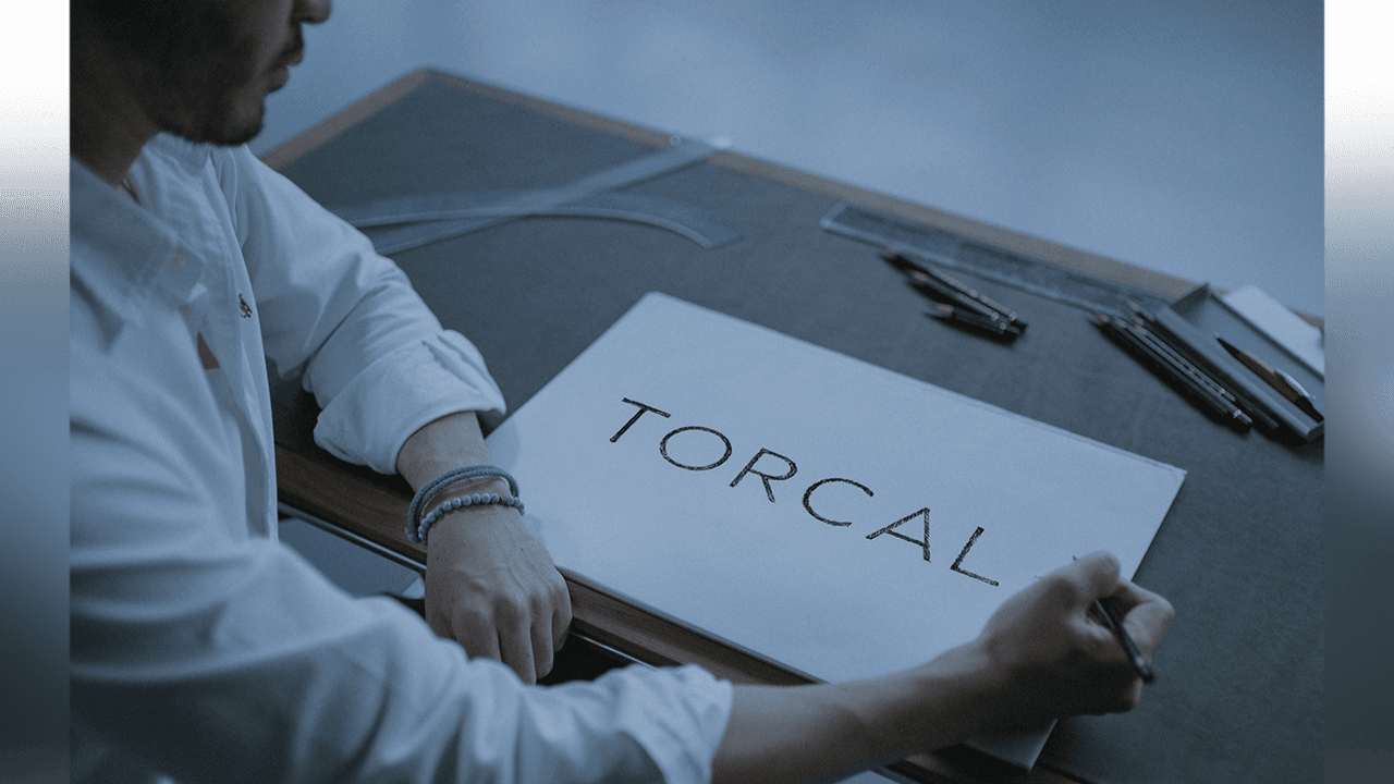 <p class="editor-paragraph" dir="ltr" style="text-align: center;"><b><strong class="editor-text-bold" style="font-size: 1.5em; white-space: pre-wrap;">新型ベントレー Torcal</strong></b></p><p class="editor-paragraph" dir="ltr" style="text-align: center;"><span style="white-space: pre-wrap;"> </span><br><span style="white-space: pre-wrap;">Bentley東京、大阪に登場する、特別な新型ベントレーの名称を本日ご紹介いたします。</span><br><span style="white-space: pre-wrap;">Torcal(トルカル)は、ブランドの新たな章のはじまりを感じさせる一台であり、これからの未来を象徴する存在です。</span><br><span style="white-space: pre-wrap;">Torcalという名称は、2つの力強いインスピレーションから生まれました。ひとつめは“Torque(トルク)”。</span><br><span style="white-space: pre-wrap;">電動化されたパフォーマンスを象徴する力であり、その語源となるラテン語“torquere”は「ねじる」を意味します。</span><br><span style="white-space: pre-wrap;">もうひとつは“El Torcal“と呼ばれる印象的な自然の景観です。</span><br><span style="white-space: pre-wrap;">石灰岩が織りなす壮大な地形と、迷路のように続く起伏、そして彫刻のような崖が特徴です。</span><br><span style="white-space: pre-wrap;">この二つが融合することで、ベントレーの核となる力強さと精緻さが表現されています。</span></p><p class="editor-paragraph"><span style="white-space: pre-wrap;"> </span></p><p class="editor-paragraph" dir="ltr" style="text-align: center;"><b><strong class="editor-text-bold" style="font-size: 1.5em; white-space: pre-wrap;">新たな章の幕開け</strong></b></p><p class="editor-paragraph" dir="ltr" style="text-align: center;"><span style="white-space: pre-wrap;">ベントレーTorcalは、コンチネンタルGT、フライングスパー、ベンテイガに続く、第4のモデルラインとなります。</span><br><span style="white-space: pre-wrap;">新しさを備えながらも、ひと目でベントレーとわかる存在。</span><br><span style="white-space: pre-wrap;">Torcalは、1919年以来培われてきたクラフツマンシップ、デザイン、テクノロジー、そしてパフォーマンスを、さらに次のステージへと導く一台です。</span></p><p class="editor-paragraph"><span style="white-space: pre-wrap;"> </span></p><p class="editor-paragraph" dir="ltr" style="text-align: center;"><b><strong class="editor-text-bold" style="font-size: 1.5em; white-space: pre-wrap;">その物語が、いま始まります</strong></b></p><p class="editor-paragraph" dir="ltr" style="text-align: center;"><span style="white-space: pre-wrap;">今後数週間にわたり、ベントレー Torcalの魅力をより深くご紹介してまいります。</span><br><span style="white-space: pre-wrap;">この新たな章が紡がれていく過程を、ぜひお見届けください。</span></p><p class="editor-paragraph" dir="ltr" style="text-align: center;"><span style="white-space: pre-wrap;">ご案内をご希望の方は、担当セールスまたはショールームまでお問い合わせください。</span></p>