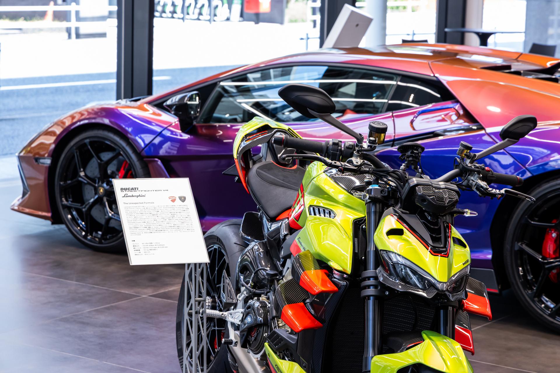 <p class="editor-paragraph" dir="ltr"><span style="white-space: pre-wrap;">2026年8月1日(土)・2日(日)の2日間、Lamborghini Shibaショールームにて、</span><br><span style="white-space: pre-wrap;">イタリアが誇る至高のブランドが共演する特別イベント「</span><b><strong class="editor-text-bold" style="white-space: pre-wrap;">Lamborghini × Ducati: The Italian Masterpieces</strong></b><span style="white-space: pre-wrap;">」が開催されました。</span></p><p class="editor-paragraph"><br></p><p class="editor-paragraph" dir="ltr"><span style="white-space: pre-wrap;">鮮やかな夏空のもと、イタリアン・パッションと最先端テクノロジーが融合した最高峰のマシンたちが集結。</span><br><span style="white-space: pre-wrap;">二輪と四輪の垣根を越えた情熱的な空間に、多くのお客様が駆け付けました。</span></p>